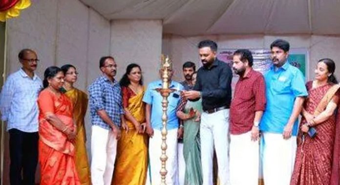 പന്തളം തെക്കേക്കര ഗ്രാമപഞ്ചായത്ത് ഗവ.എൽ.പി സ്കൂളുകളിലെ സ്മാർട്ട് ക്ലാസ് മുറികളുടെ ഉദ്ഘാടനം നടത്തി പന്തളം തെക്കേക്കര ഗ്രാമപഞ്ചായത്ത് ഗവ.എൽ.പി സ്കൂളുകളിലെ സ്മാർട്ട് ക്ലാസ് മുറികളുടെ ഉദ്ഘാടനം നടത്തി