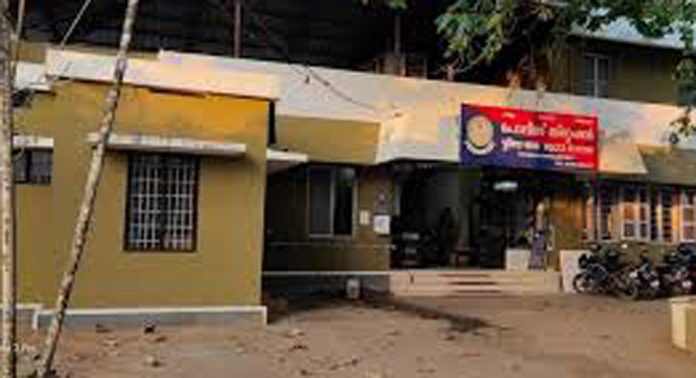 പുരയിടത്തിലെ മരങ്ങൾ മുറിച്ചുകടത്തിയവർക്കെതിരേ പരാതി നൽകിയിട്ടും പന്തളം പോലീസ് കേസെടുത്തില്ലെന്ന് ആരോപണം പുരയിടത്തിലെ മരങ്ങൾ മുറിച്ചുകടത്തിയവർക്കെതിരേ പരാതി നൽകിയിട്ടും പന്തളം പോലീസ് കേസെടുത്തില്ലെന്ന് ആരോപണം
