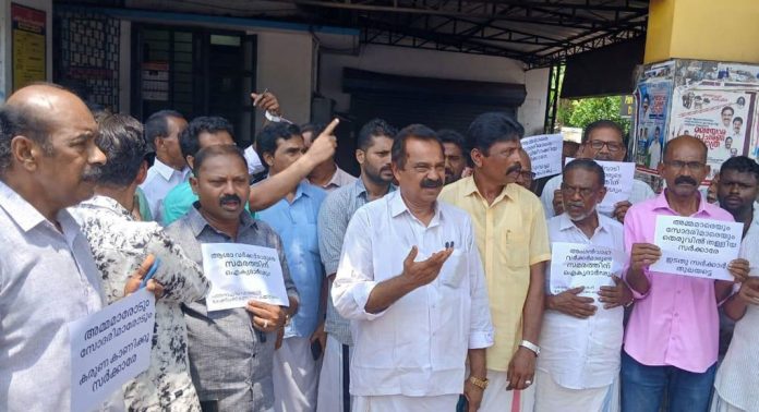 ആശാ വർക്കേഴ്സ് സമരത്തിന് പിന്തുണയുമായി പത്തനാപുരം മങ്കോട് കോൺഗ്രസ് മണ്ഡലം കമ്മിറ്റിയുടെ ധര്ണ സമരം ആശാ വർക്കേഴ്സ് സമരത്തിന് പിന്തുണയുമായി പത്തനാപുരം മങ്കോട് കോൺഗ്രസ് മണ്ഡലം കമ്മിറ്റിയുടെ ധര്ണ സമരം