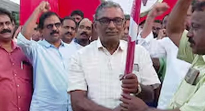 സിപിഎം സംസ്ഥാന സമിതിയിൽ ഉൾപ്പെടുത്താത്തതിൽ പ്രതിഷേധിച്ച നടപടിയിൽ ഉറച്ചുനിന്ന് എ പദ്മകുമാർ സിപിഎം സംസ്ഥാന സമിതിയിൽ ഉൾപ്പെടുത്താത്തതിൽ പ്രതിഷേധിച്ച നടപടിയിൽ ഉറച്ചുനിന്ന് എ പദ്മകുമാർ