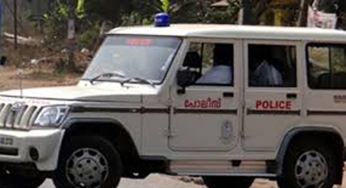 ബാറില് പ്രശ്നമുണ്ടാക്കിയത് ചോദ്യം ചെയ്ത ജീവനക്കാരന് മര്ദ്ദനം ; സഹോദരങ്ങളായ പ്രതികള് അറസ്റ്റില് ബാറില് പ്രശ്നമുണ്ടാക്കിയത് ചോദ്യം ചെയ്ത ജീവനക്കാരന് മര്ദ്ദനം ; സഹോദരങ്ങളായ പ്രതികള് അറസ്റ്റില്