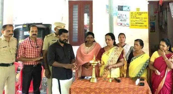 പഴവങ്ങാടി ഗ്രാമപഞ്ചായത്ത് പത്താം വാർഡ് സി ഡി എസ് കുടുംബശ്രീയുടെ ആഭിമുഖ്യത്തിൽ ലഹരി വിരുദ്ധ സെമിനാർ നടത്തി പഴവങ്ങാടി ഗ്രാമപഞ്ചായത്ത് പത്താം വാർഡ് സി ഡി എസ് കുടുംബശ്രീയുടെ ആഭിമുഖ്യത്തിൽ ലഹരി വിരുദ്ധ സെമിനാർ നടത്തി