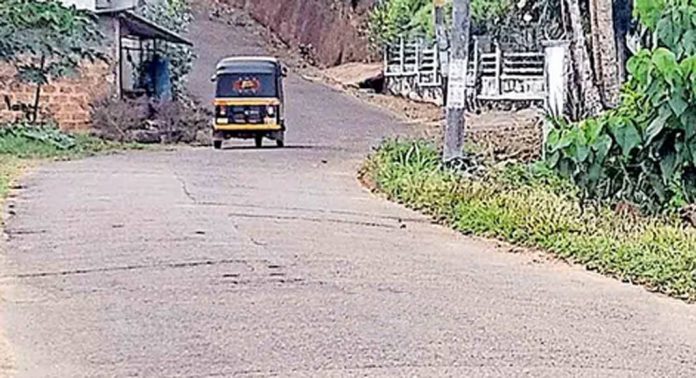 മഠത്തിൽകാവ്–മാന്താനം റോഡ് ഉന്നത നിലവാരത്തിൽ പുനരുദ്ധരിക്കണമെന്ന ആവശ്യം ശക്തം മഠത്തിൽകാവ്–മാന്താനം റോഡ് ഉന്നത നിലവാരത്തിൽ പുനരുദ്ധരിക്കണമെന്ന ആവശ്യം ശക്തം