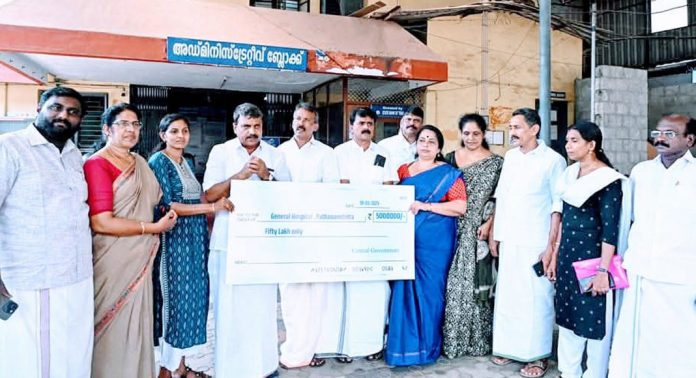 വികസനഫണ്ട് നഷ്ടമാക്കരുതെന്ന ആവശ്യവുമായി ജനറൽ ആശുപത്രിയിൽ യു ഡി എഫ് കൗൺസിലർമാർ പ്രതിഷേധിച്ചു വികസനഫണ്ട് നഷ്ടമാക്കരുതെന്ന ആവശ്യവുമായി ജനറൽ ആശുപത്രിയിൽ യു ഡി എഫ് കൗൺസിലർമാർ പ്രതിഷേധിച്ചു