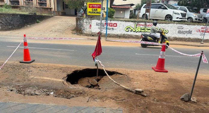 പത്തനംതിട്ടയുടെ ശാപമായി വാട്ടര് അതോറിറ്റി പത്തനംതിട്ടയുടെ ശാപമായി വാട്ടര് അതോറിറ്റി
