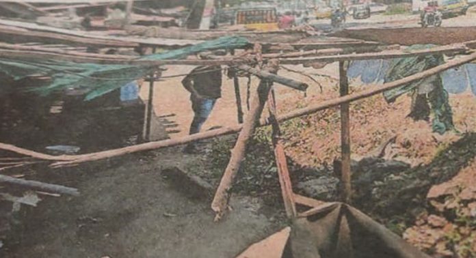 പത്തനംതിട്ടയിലെ അനധികൃത നിര്മ്മാണം ; ഒഴിപ്പിക്കല് നടപടി ആരംഭിച്ച് പൊതുമരാമത്ത് വിഭാഗം പത്തനംതിട്ടയിലെ അനധികൃത നിര്മ്മാണം ; ഒഴിപ്പിക്കല് നടപടി ആരംഭിച്ച് പൊതുമരാമത്ത് വിഭാഗം