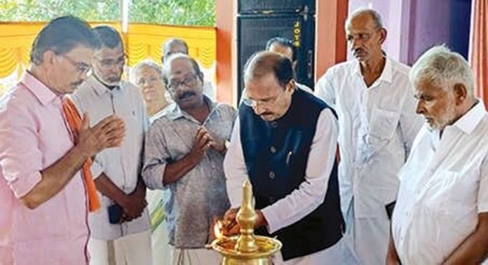 കവുങ്ങുംപ്രയാർ തൃക്കയിൽ മഹാദേവ ക്ഷേത്രത്തിൽ പ്രതിഭകളെ അനുമോദിച്ചു കവുങ്ങുംപ്രയാർ തൃക്കയിൽ മഹാദേവ ക്ഷേത്രത്തിൽ പ്രതിഭകളെ അനുമോദിച്ചു