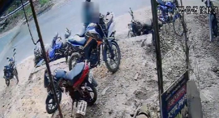 തിരുവനന്തപുരം നന്ദിയോട് വർക്ക് ഷോപ്പ് ജീവനക്കാരനെ ക്രൂരമായി മർദ്ദിച്ച് പമ്പുടമ തിരുവനന്തപുരം നന്ദിയോട് വർക്ക് ഷോപ്പ് ജീവനക്കാരനെ ക്രൂരമായി മർദ്ദിച്ച് പമ്പുടമ