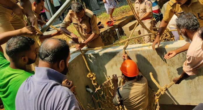 കിണര് വൃത്തിയാക്കുന്നതിനിടെ ബോധരഹിതനായ യുവാവിനെ റാന്നി ഫയർഫോഴ്സ് ഉദ്യോഗസ്ഥർ സാഹസികമായി രക്ഷപെടുത്തി കിണര് വൃത്തിയാക്കുന്നതിനിടെ ബോധരഹിതനായ യുവാവിനെ റാന്നി ഫയർഫോഴ്സ് ഉദ്യോഗസ്ഥർ സാഹസികമായി രക്ഷപെടുത്തി