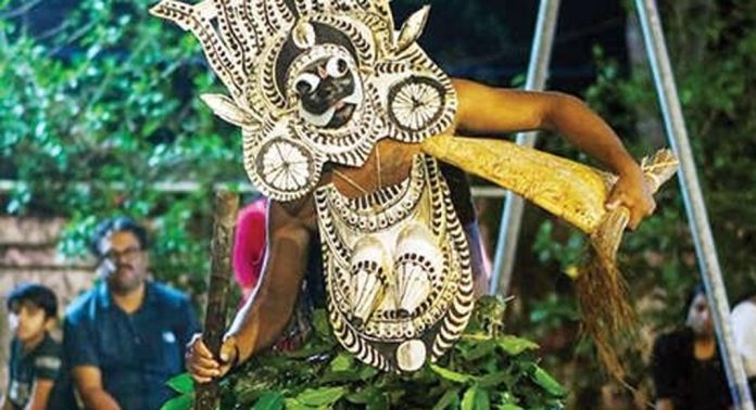 കദളിമംഗലം പടയണിയിൽ ഇന്ന് വെൺപാല കരക്കാരുടെ അടവി നടക്കും കദളിമംഗലം പടയണിയിൽ ഇന്ന് വെൺപാല കരക്കാരുടെ അടവി നടക്കും