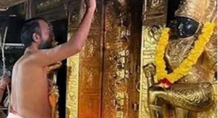 മീനമാസ പൂജകള്ക്കായി ശബരിമല നട തുറന്നു മീനമാസ പൂജകള്ക്കായി ശബരിമല നട തുറന്നു