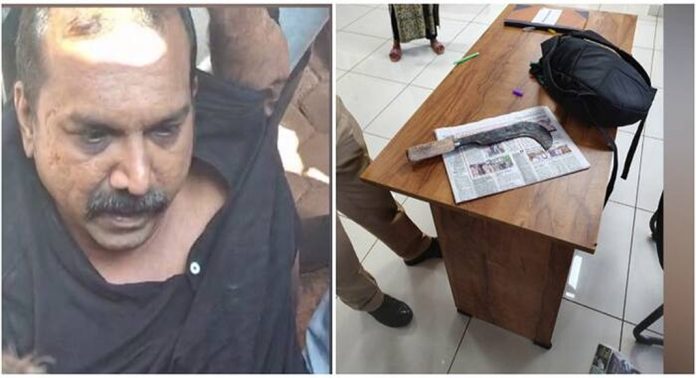 ബാങ്ക് ജീവനക്കാരിയെ ഓഫീസിൽ കയറി വെട്ടിയ ഭർത്താവ് പിടിയിൽ ബാങ്ക് ജീവനക്കാരിയെ ഓഫീസിൽ കയറി വെട്ടിയ ഭർത്താവ് പിടിയിൽ