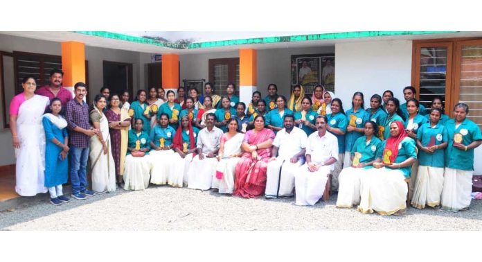 കോന്നി കോൺഗ്രസ് മണ്ഡലം കമ്മിറ്റിയുടെ നേതൃത്വത്തിൽ വനിതാ ദിനം ആഘോഷിച്ചു കോന്നി കോൺഗ്രസ് മണ്ഡലം കമ്മിറ്റിയുടെ നേതൃത്വത്തിൽ വനിതാ ദിനം ആഘോഷിച്ചു