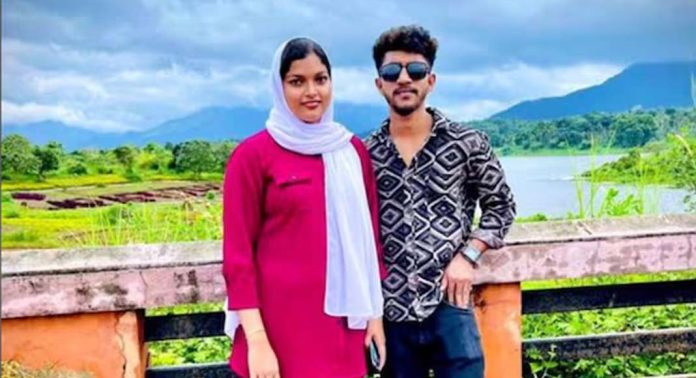 ഷിബിലയെ കൊല്ലാൻ ഭർത്താവ് യാസിർ ഉപയോഗിച്ചത് രണ്ട് കത്തികളെന്ന് പോലീസ് ഷിബിലയെ കൊല്ലാൻ ഭർത്താവ് യാസിർ ഉപയോഗിച്ചത് രണ്ട് കത്തികളെന്ന് പോലീസ്