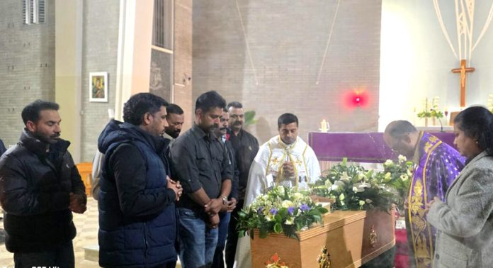 സീറോ മലബാർ സഭയെ ചേർത്തുപിടിച്ച പുരോഹിതൻ – ഫാ.ഡെർമോത്തിന്റെ വേർപാട് തീരാനഷ്ടമെന്ന് ഫാ.ജോസഫ് ഓലിയക്കാട്ടിൽ സീറോ മലബാർ സഭയെ ചേർത്തുപിടിച്ച പുരോഹിതൻ – ഫാ.ഡെർമോത്തിന്റെ വേർപാട് തീരാനഷ്ടമെന്ന് ഫാ.ജോസഫ് ഓലിയക്കാട്ടിൽ