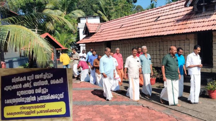 തിരുവിതാംകൂർ ദേവസ്വം ബോർഡ് ക്ഷേത്രത്തിൽ ഷർട്ട് ധരിച്ച് പ്രവേശിച്ച് എസ്എൻഡിപി സംയുക്ത സമിതി തിരുവിതാംകൂർ ദേവസ്വം ബോർഡ് ക്ഷേത്രത്തിൽ ഷർട്ട് ധരിച്ച് പ്രവേശിച്ച് എസ്എൻഡിപി സംയുക്ത സമിതി