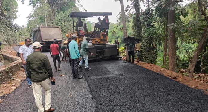 ഇരപ്പുകുഴി-പ്രമാടം ക്ഷേത്രം ചള്ളംവേലിപ്പടി റോഡിന്റെ ബി. സി. ടാറിങ് പ്രവർത്തികൾ ആരംഭിച്ചു ഇരപ്പുകുഴി-പ്രമാടം ക്ഷേത്രം ചള്ളംവേലിപ്പടി റോഡിന്റെ ബി. സി. ടാറിങ് പ്രവർത്തികൾ ആരംഭിച്ചു