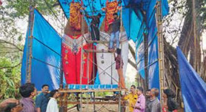 പെരിങ്ങനാട് തൃച്ചേന്ദമംഗലം മഹാദേവർ ക്ഷേത്രത്തിലെ കെട്ടുകാഴ്ചയ്ക്കുള്ള ഒരുക്കങ്ങൾ അവസാന ഘട്ടത്തിലേക്ക് പെരിങ്ങനാട് തൃച്ചേന്ദമംഗലം മഹാദേവർ ക്ഷേത്രത്തിലെ കെട്ടുകാഴ്ചയ്ക്കുള്ള ഒരുക്കങ്ങൾ അവസാന ഘട്ടത്തിലേക്ക്