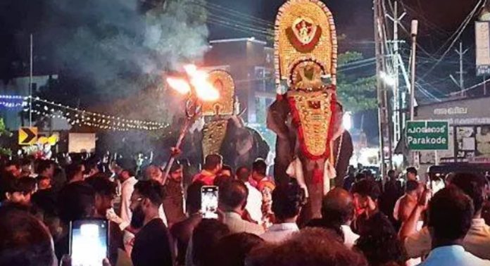 അറുകാലിക്കൽ ശ്രീ മഹാദേവ ക്ഷേത്രത്തിലെ ആറാട്ട് ഭക്തിസാന്ദ്രമായി അറുകാലിക്കൽ ശ്രീ മഹാദേവ ക്ഷേത്രത്തിലെ ആറാട്ട് ഭക്തിസാന്ദ്രമായി