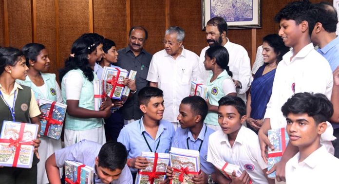 ഒമ്പതാം ക്ലാസിലെ പരീക്ഷ കഴിയുന്നതിന് മുമ്പ് പത്താം ക്ലാസിലെ പാഠപുസ്തകങ്ങൾ വിദ്യാർത്ഥികളിലേയ്ക്ക് ഒമ്പതാം ക്ലാസിലെ പരീക്ഷ കഴിയുന്നതിന് മുമ്പ് പത്താം ക്ലാസിലെ പാഠപുസ്തകങ്ങൾ വിദ്യാർത്ഥികളിലേയ്ക്ക്