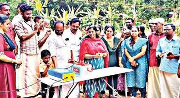 കാട്ടുപന്നികളെ തുരത്താൻ താമരക്കുളത്ത് സൗരവേലി പദ്ധതി കാട്ടുപന്നികളെ തുരത്താൻ താമരക്കുളത്ത് സൗരവേലി പദ്ധതി