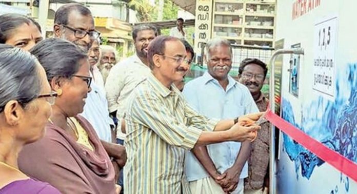 തെക്കേക്കര പഞ്ചായത്ത് കുടിവെള്ളത്തിനായി വാട്ടർ എ.ടി.എം. തുറന്നു തെക്കേക്കര പഞ്ചായത്ത് കുടിവെള്ളത്തിനായി വാട്ടർ എ.ടി.എം. തുറന്നു