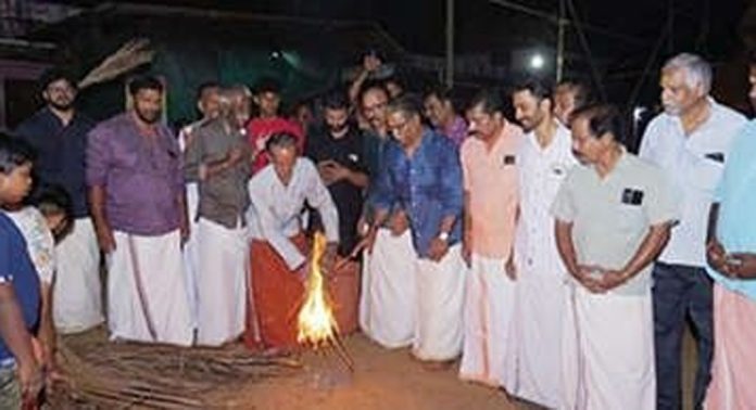 കദളിമംഗലം പടയണിക്ക് ചൂട്ടുവെച്ചു കദളിമംഗലം പടയണിക്ക് ചൂട്ടുവെച്ചു