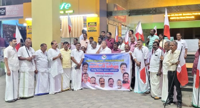 കേരളാ കോൺഗ്രസ് (എം) തിരുവല്ല നിയോജക മണ്ഡലം കമ്മിറ്റിയുടെ നേതൃത്വത്തിൽ ഐക്യദാർഢ്യ പ്രകടനവും ധർണയും നടത്തി കേരളാ കോൺഗ്രസ് (എം) തിരുവല്ല നിയോജക മണ്ഡലം കമ്മിറ്റിയുടെ നേതൃത്വത്തിൽ ഐക്യദാർഢ്യ പ്രകടനവും ധർണയും നടത്തി