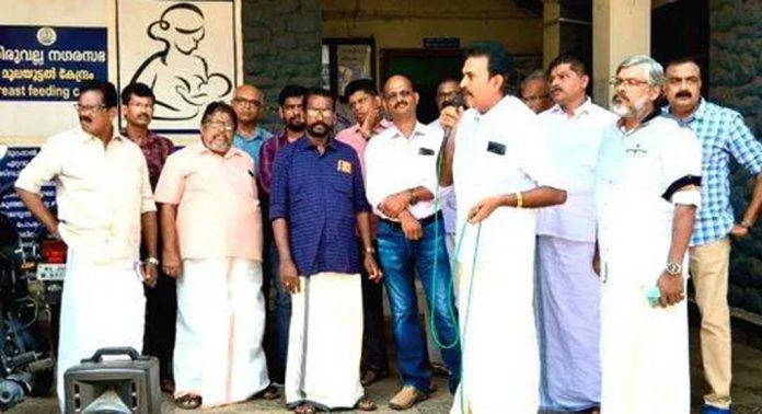 ബില്ലുകൾ ട്രഷറിയിൽ നല്കിയില്ല ; കരാറുകാർ നഗരസഭയിലെ എൽ.എസ്.ജി.ഡി ഓഫീസിനു മുമ്പിൽ പ്രതിഷേധ ധർണ നടത്തി ബില്ലുകൾ ട്രഷറിയിൽ നല്കിയില്ല ; കരാറുകാർ നഗരസഭയിലെ എൽ.എസ്.ജി.ഡി ഓഫീസിനു മുമ്പിൽ പ്രതിഷേധ ധർണ നടത്തി