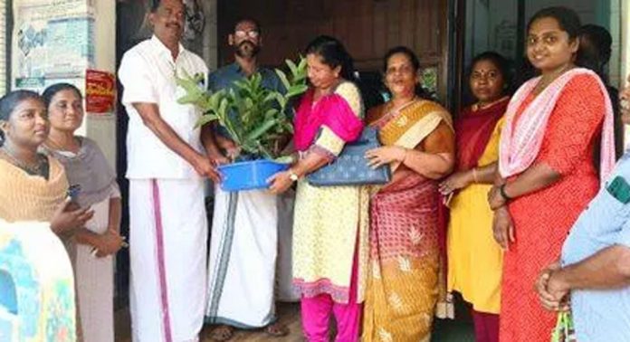 ഇരവിപേരൂർ ഗ്രാമപഞ്ചായത്തിൽ ഫലവൃക്ഷത്തൈകളുടെ വിതരണോദ്ഘാടനം നടന്നു ഇരവിപേരൂർ ഗ്രാമപഞ്ചായത്തിൽ ഫലവൃക്ഷത്തൈകളുടെ വിതരണോദ്ഘാടനം നടന്നു