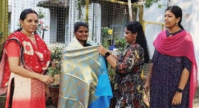 അന്താരാഷ്ട്ര വനിതാദിനം ; സുജാദാസിനെ കേരള എൻ.ജി.ഒ. സംഘ് ജില്ലാ കമ്മിറ്റി ആദരിച്ചു അന്താരാഷ്ട്ര വനിതാദിനം ; സുജാദാസിനെ കേരള എൻ.ജി.ഒ. സംഘ് ജില്ലാ കമ്മിറ്റി ആദരിച്ചു