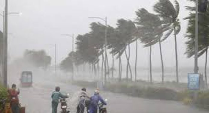 സംസ്ഥാനത്ത് വേനൽ മഴയ്ക്ക് സാധ്യതയുണ്ടെന്ന മുന്നറിയിപ്പുമായി കേന്ദ്ര കാലാവസ്ഥാ നിരീക്ഷണ കേന്ദ്രം സംസ്ഥാനത്ത് വേനൽ മഴയ്ക്ക് സാധ്യതയുണ്ടെന്ന മുന്നറിയിപ്പുമായി കേന്ദ്ര കാലാവസ്ഥാ നിരീക്ഷണ കേന്ദ്രം