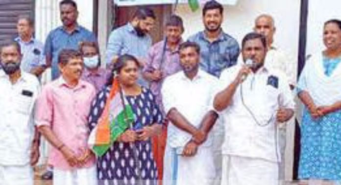 ആശ പ്രവർത്തകർക്ക് ഐക്യദാർഢ്യം പ്രഖ്യാപിച്ച് കോൺഗ്രസ് ആലാ പഞ്ചായത്ത് ഓഫീസിനു മുന്നിൽ ധർണ നടത്തി ആശ പ്രവർത്തകർക്ക് ഐക്യദാർഢ്യം പ്രഖ്യാപിച്ച് കോൺഗ്രസ് ആലാ പഞ്ചായത്ത് ഓഫീസിനു മുന്നിൽ ധർണ നടത്തി