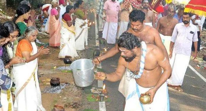 വലഞ്ചുഴി ദേവീക്ഷേത്രത്തിലെ പൊങ്കാല ഭക്തിസാന്ദ്രമായി വലഞ്ചുഴി ദേവീക്ഷേത്രത്തിലെ പൊങ്കാല ഭക്തിസാന്ദ്രമായി