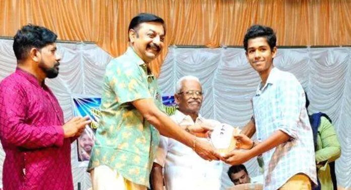 വള്ളംകുളം ആർട്ടിസ്റ്റ് അസോസിയേഷൻ സ്കൂൾ കലോത്സവത്തിൽ എ ഗ്രേഡ് നേടിയ കുട്ടികളെ അനുമോദിച്ചു വള്ളംകുളം ആർട്ടിസ്റ്റ് അസോസിയേഷൻ സ്കൂൾ കലോത്സവത്തിൽ എ ഗ്രേഡ് നേടിയ കുട്ടികളെ അനുമോദിച്ചു