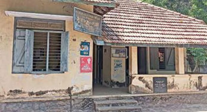 വള്ളികുന്നം മൃഗാശുപത്രിക്കെട്ടിടം തകർച്ചയിൽ വള്ളികുന്നം മൃഗാശുപത്രിക്കെട്ടിടം തകർച്ചയിൽ