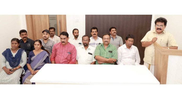 അടൂർ ഭാസിയുടെ പേരിൽ മികച്ച ഹാസ്യനടന് സിനിമ പ്രേക്ഷക കൂട്ടായ്മ പുരസ്കാരം ഏർപ്പെടുത്തും അടൂർ ഭാസിയുടെ പേരിൽ മികച്ച ഹാസ്യനടന് സിനിമ പ്രേക്ഷക കൂട്ടായ്മ പുരസ്കാരം ഏർപ്പെടുത്തും