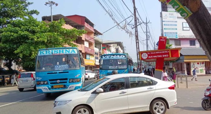 പെരുമ്പുഴ സ്റ്റാൻഡിൽ കയറില്ല ; ഉത്തരവുകൾ ലംഘിച്ച് ബസുകൾ പെരുമ്പുഴ സ്റ്റാൻഡിൽ കയറില്ല ; ഉത്തരവുകൾ ലംഘിച്ച് ബസുകൾ