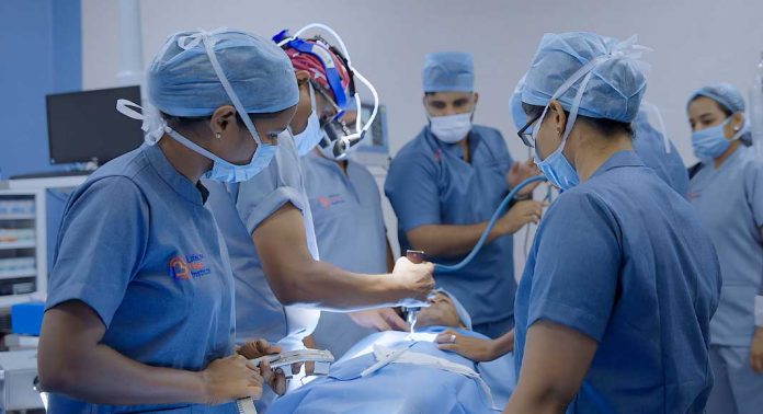 അടൂർ ലൈഫ് ലൈനിൽ സുച്ചർ ലെസ്സ് വാൽവ് ശസ്ത്രക്രിയ വിജയകരം അടൂർ ലൈഫ് ലൈനിൽ സുച്ചർ ലെസ്സ് വാൽവ് ശസ്ത്രക്രിയ വിജയകരം