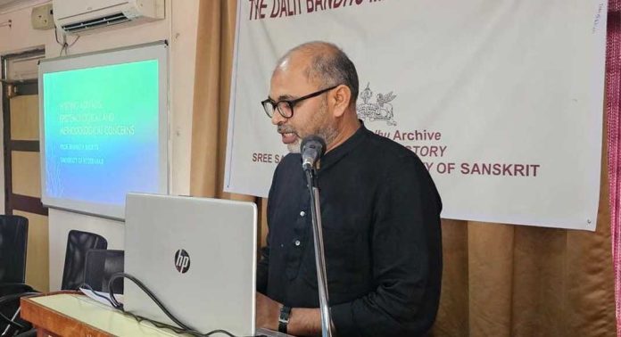 കൊളോണിയൽ കാലവും സ്വതന്ത്ര ഇന്ത്യയും ആദിവാസികളോട് നീതി പാലിച്ചില്ല : പ്രൊഫ. ഭാംഗ്യ ഭുഖ്യാ കൊളോണിയൽ കാലവും സ്വതന്ത്ര ഇന്ത്യയും ആദിവാസികളോട് നീതി പാലിച്ചില്ല : പ്രൊഫ. ഭാംഗ്യ ഭുഖ്യാ