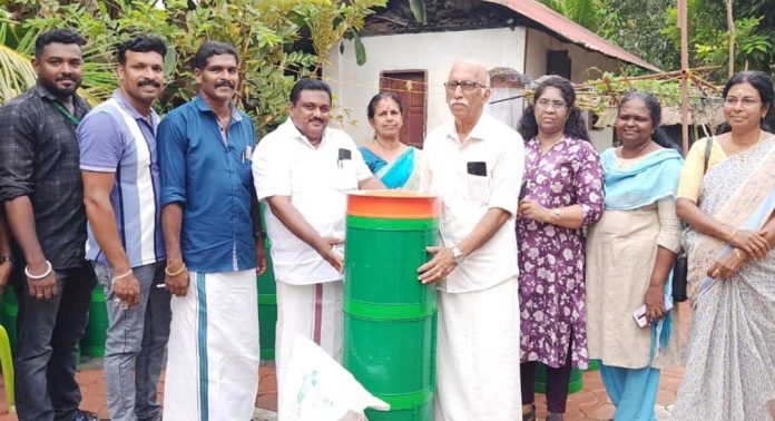 പെരിങ്ങര ഗ്രാമപഞ്ചായത്തിൽ ഹോം കമ്പോസ്റ്റ് യൂണിറ്റ് ജിബിന് വിതരണം ചെയ്തു പെരിങ്ങര ഗ്രാമപഞ്ചായത്തിൽ ഹോം കമ്പോസ്റ്റ് യൂണിറ്റ് ജിബിന് വിതരണം ചെയ്തു