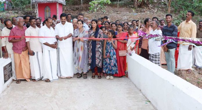 കൊക്കാത്തോട് അള്ളുങ്കൽ പാലം ഉദ്ഘാടനം നടത്തി കൊക്കാത്തോട് അള്ളുങ്കൽ പാലം ഉദ്ഘാടനം നടത്തി