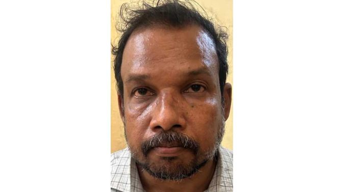 അയിരൂർ സ്വദേശിനിയായ യുവതിക്ക് യുകെയിൽ ജോലി വാഗ്ദാനം ചെയ്തു തട്ടിപ്പ് നടത്തിയാൾ പിടിയിൽ അയിരൂർ സ്വദേശിനിയായ യുവതിക്ക് യുകെയിൽ ജോലി വാഗ്ദാനം ചെയ്തു തട്ടിപ്പ് നടത്തിയാൾ പിടിയിൽ