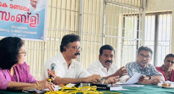 പെരുമ്പെട്ടി, വെച്ചൂച്ചിറ എക്സ് സർവ്വീസ് മെൻ കോളനി എന്നിവിടങ്ങളിലെ പട്ടയങ്ങൾ ഉടൻ നൽകാനാകുമെന്ന് അഡ്വ പ്രമോദ് നാരായൺ എംഎൽഎ പെരുമ്പെട്ടി, വെച്ചൂച്ചിറ എക്സ് സർവ്വീസ് മെൻ കോളനി എന്നിവിടങ്ങളിലെ പട്ടയങ്ങൾ ഉടൻ നൽകാനാകുമെന്ന് അഡ്വ പ്രമോദ് നാരായൺ എംഎൽഎ