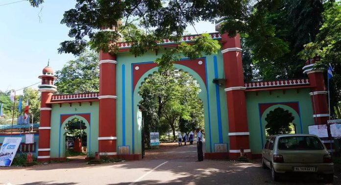 മുനമ്പം ഭൂമി ദാനം ലഭിച്ചതാണെന്ന ഫാറൂഖ് കോളേജിന്റെ വാദം പൊളിയുന്നു മുനമ്പം ഭൂമി ദാനം ലഭിച്ചതാണെന്ന ഫാറൂഖ് കോളേജിന്റെ വാദം പൊളിയുന്നു