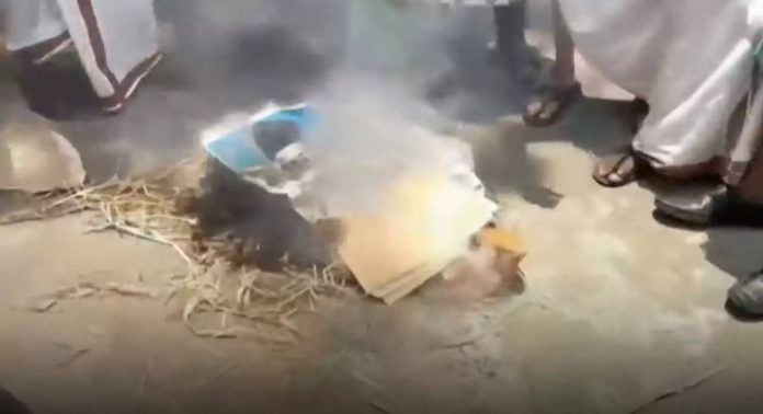 ഭിന്നശേഷിക്കാരുടെ കെട്ടിടത്തിന് ഹെഡ്ഗേവാറിന്റെ പേര് : പാലക്കാട് വീണ്ടും യൂത്ത് കോൺഗ്രസ് പ്രതിഷേധം ഭിന്നശേഷിക്കാരുടെ കെട്ടിടത്തിന് ഹെഡ്ഗേവാറിന്റെ പേര് : പാലക്കാട് വീണ്ടും യൂത്ത് കോൺഗ്രസ് പ്രതിഷേധം