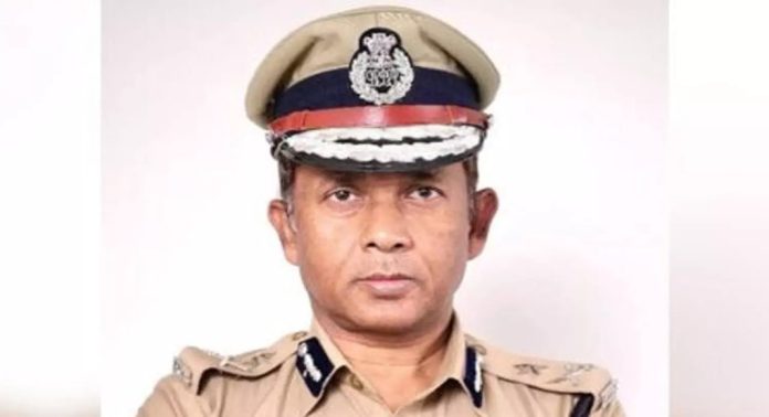 വഖഫ് ഭേദഗതി നിയമം ; ബിഹാറിൽ ഐപിഎസ് ഉദ്യോഗസ്ഥൻ രാജിവെച്ചു വഖഫ് ഭേദഗതി നിയമം ; ബിഹാറിൽ ഐപിഎസ് ഉദ്യോഗസ്ഥൻ രാജിവെച്ചു