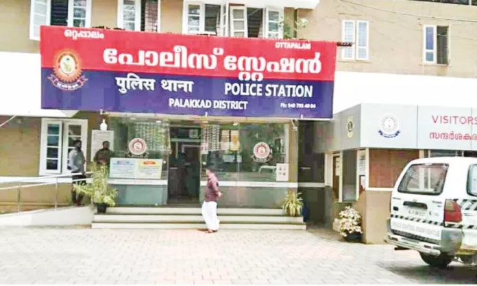 തുടർച്ചയായുണ്ടാകുന്ന അക്രമസംഭവങ്ങൾ ഒറ്റപ്പാലം പോലീസിന് തലവേദനയാകുന്നു തുടർച്ചയായുണ്ടാകുന്ന അക്രമസംഭവങ്ങൾ ഒറ്റപ്പാലം പോലീസിന് തലവേദനയാകുന്നു
