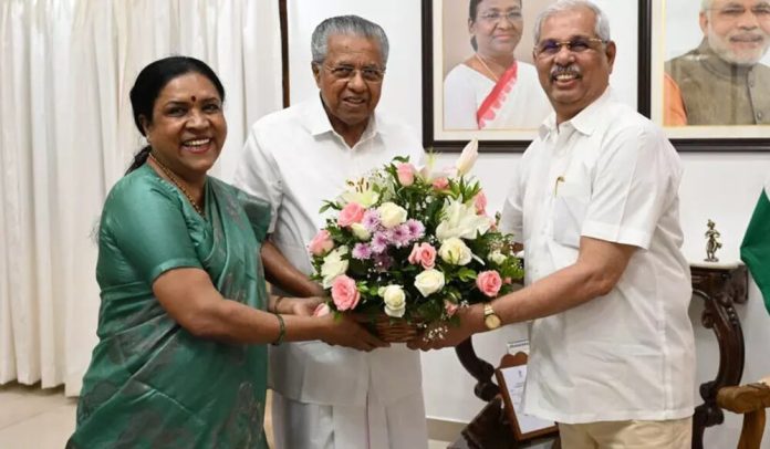 രാജ്ഭവനിലെത്തി ഗവർണറെ സന്ദർശിച്ച് മുഖ്യമന്ത്രി പിണറായി വിജയനും ഭാര്യയും രാജ്ഭവനിലെത്തി ഗവർണറെ സന്ദർശിച്ച് മുഖ്യമന്ത്രി പിണറായി വിജയനും ഭാര്യയും