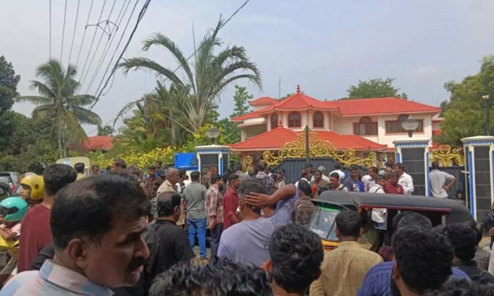 കോട്ടയത്ത് ദമ്പതികൾ വീട്ടിൽ മരിച്ച സംഭവം ; കൊലപാതകമെന്ന് സ്ഥിരീകരിച്ച് പോലീസ് കോട്ടയത്ത് ദമ്പതികൾ വീട്ടിൽ മരിച്ച സംഭവം ; കൊലപാതകമെന്ന് സ്ഥിരീകരിച്ച് പോലീസ്